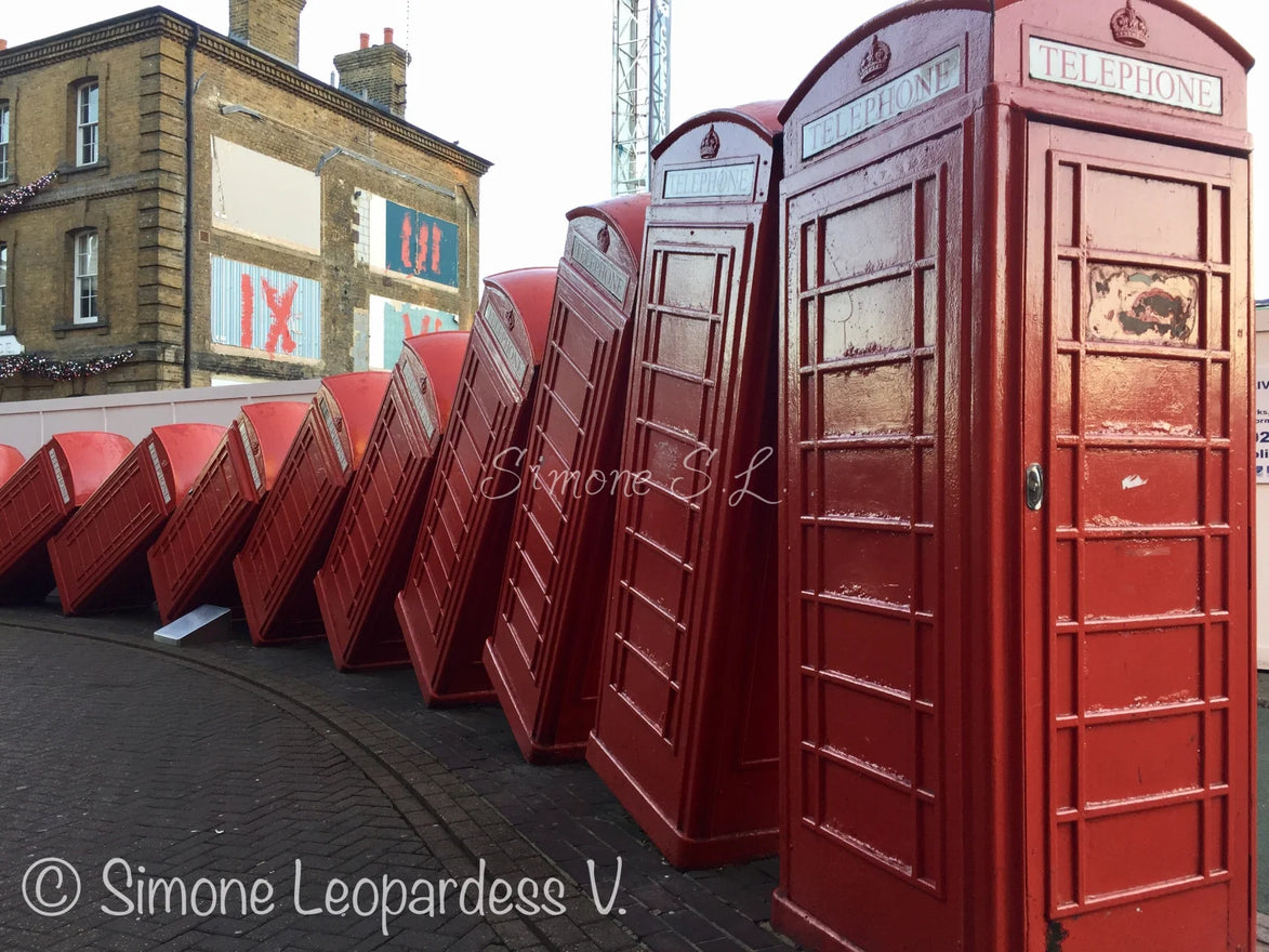 London Telephones Falling (photo)