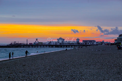 Sunset beyond the pier (photo)