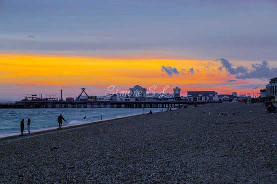 Sunset beyond the pier (photo)